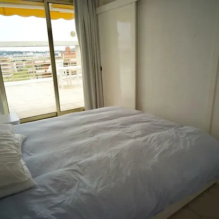 Cozy Beach Penthouse Apartment *